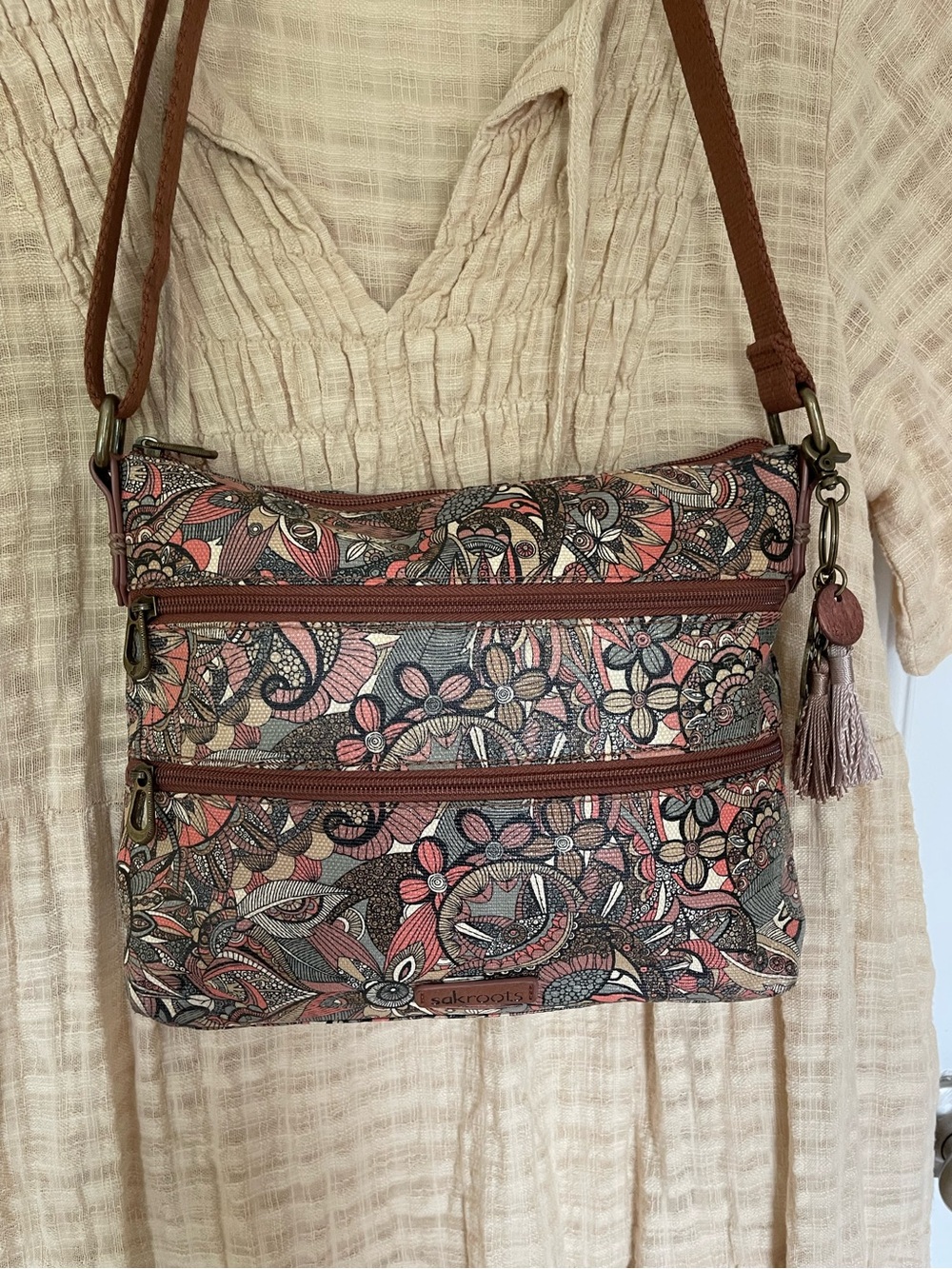 Sakroots Artist Circle Flat Crossbody
Bag Canvas Sienna Spirit Desert Handbag